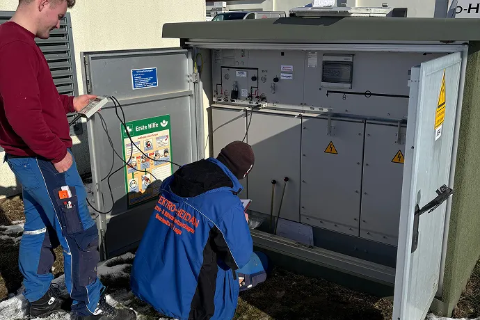 Elektromonteure bei Bautzen bei der Arbeit