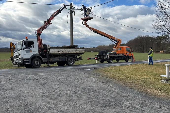 Elektro Heidan mit 2 Kränen im Einsatz